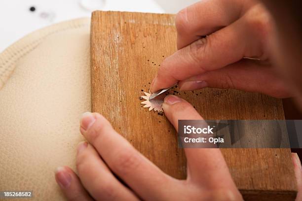 Hacer Un Anillo De Plata Foto de stock y más banco de imágenes de Grabado - Objeto fabricado - Grabado - Objeto fabricado, Joyas, Agarrar