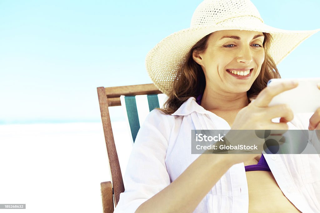 "check-in” sulla spiaggia" - Foto stock royalty-free di Adulto