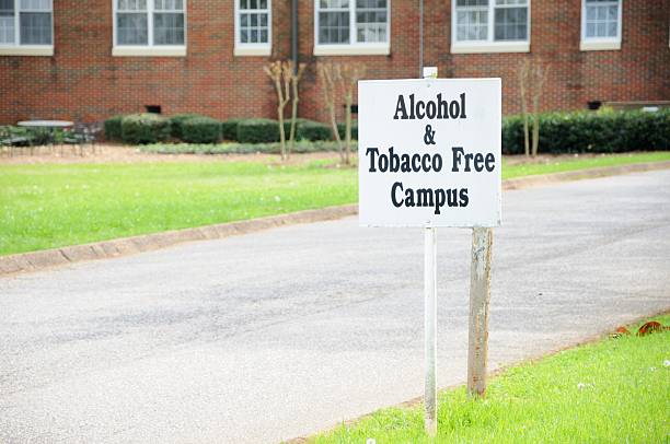 istock Alcohol and tobacco free campus sign 185268679