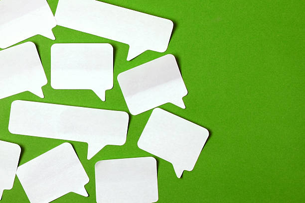 speech bubbles on green - speech bubble фотографии стоковые фото и изображения