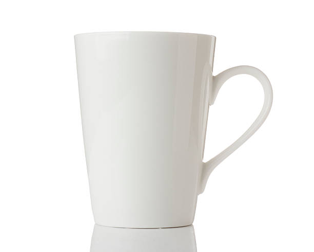caneca branca isolado sobre um fundo branco - white coffee mug imagens e fotografias de stock