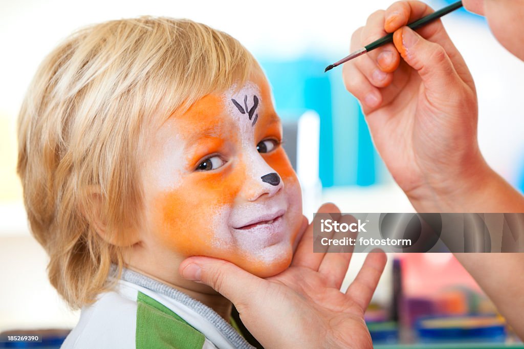 Kleine Junge mit Gesicht gemalt - Lizenzfrei Bemaltes Gesicht Stock-Foto