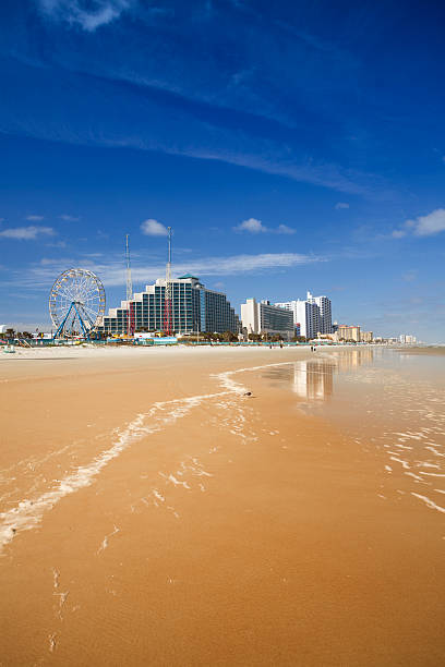 istock Hotels and attraction along the shore in Daytona Beach 185270122