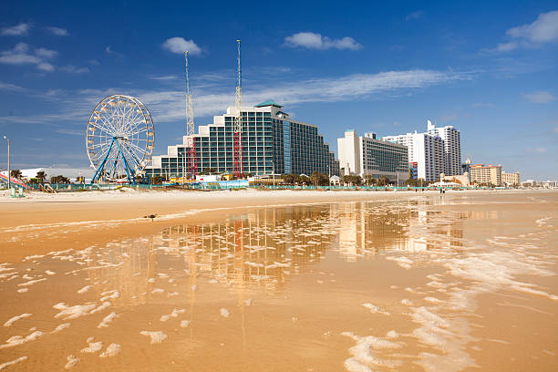 Hotels and attraction along the shore in Daytona Beach Daytona Beach Florida amusement park and hotels on the sandy Atlantic Ocean beachfront USA daytona beach stock pictures, royalty-free photos & images