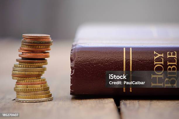 Bíblia Sagrada - Fotografias de stock e mais imagens de Unidade Monetária - Unidade Monetária, Bíblia, Igreja