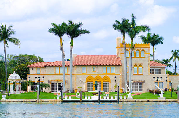 istock Mansion along water in Miami Beach, FL 185270583