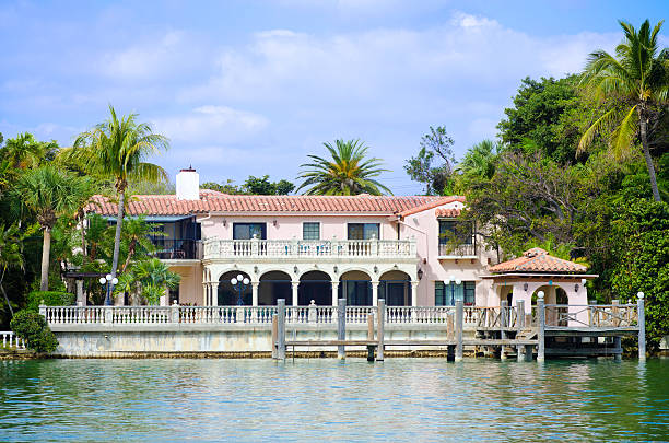 istock Mediterranean-style house in Miami Beach, FL 185270587
