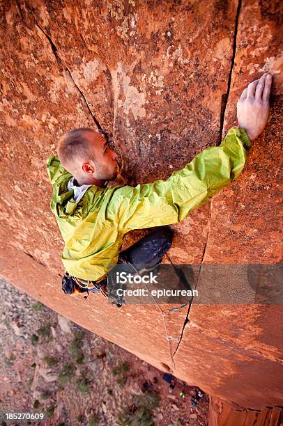 Photo libre de droit de Trad Escalade Dans Lutah À Indian Creek banque d'images et plus d'images libres de droit de Activité de loisirs - Activité de loisirs, Adulte, Adversité