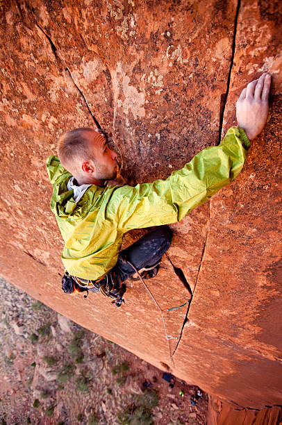 clássica escalada em utah de indian creek - people strength leadership remote imagens e fotografias de stock