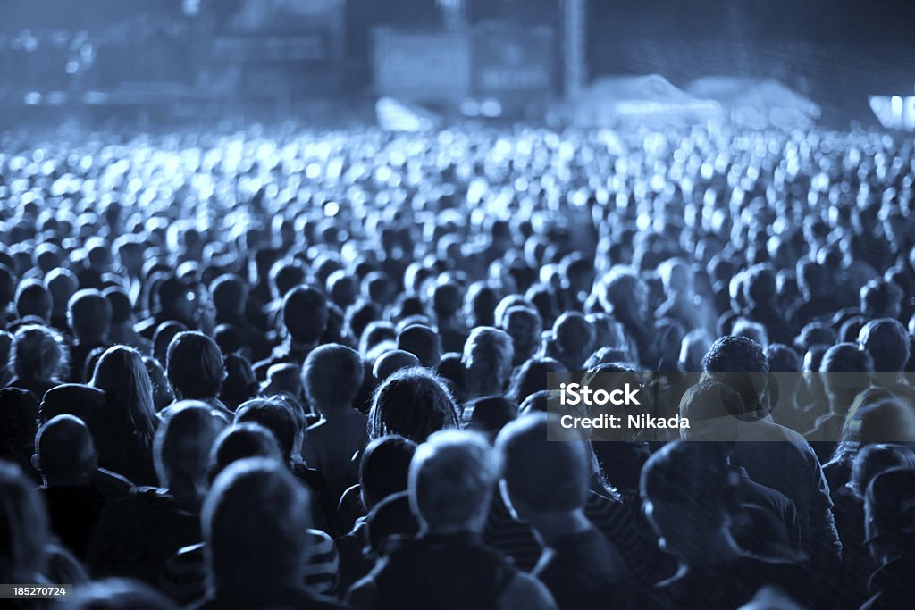 Multidão Aplaudindo o concerto - Foto de stock de Multidão royalty-free