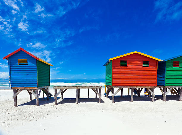 플라주 헛 (hut) 에서의 운용에 적합 - cape town beach hut multi colored 뉴스 사진 이미지