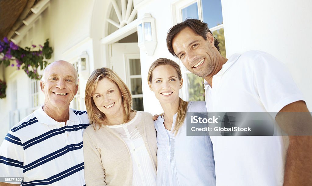La familia se basa en una excelente base - Foto de stock de Adulto libre de derechos