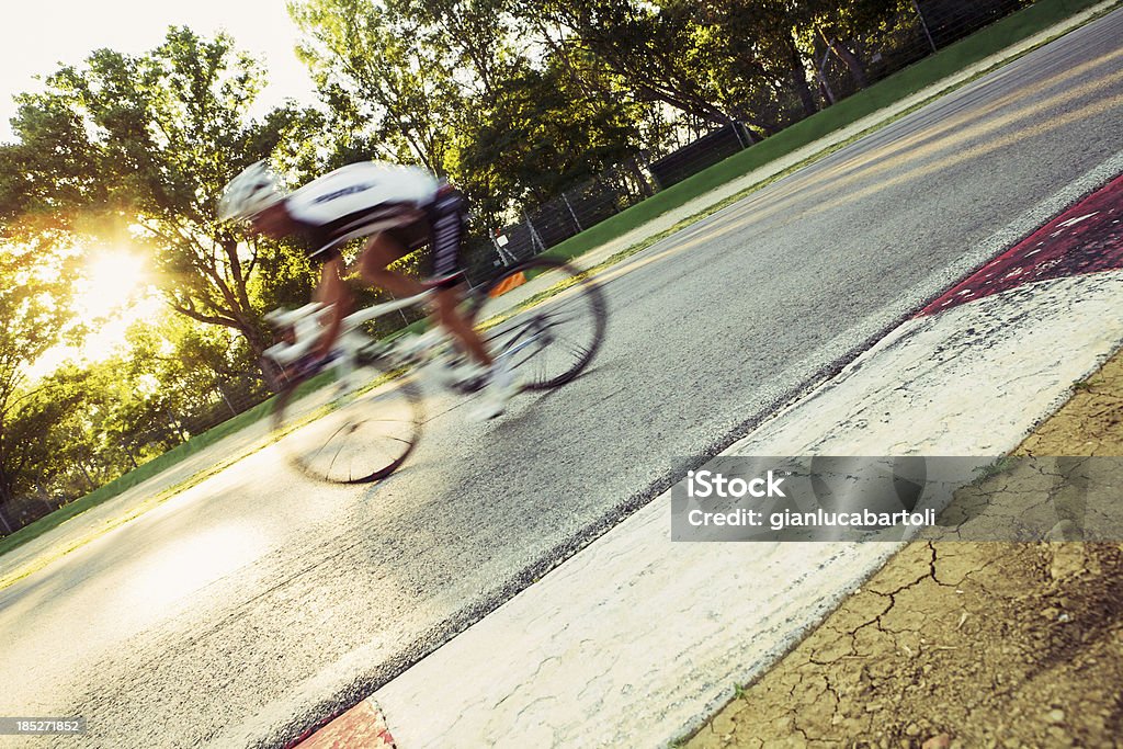 Ciclista em um circuito - Foto de stock de Atividade royalty-free