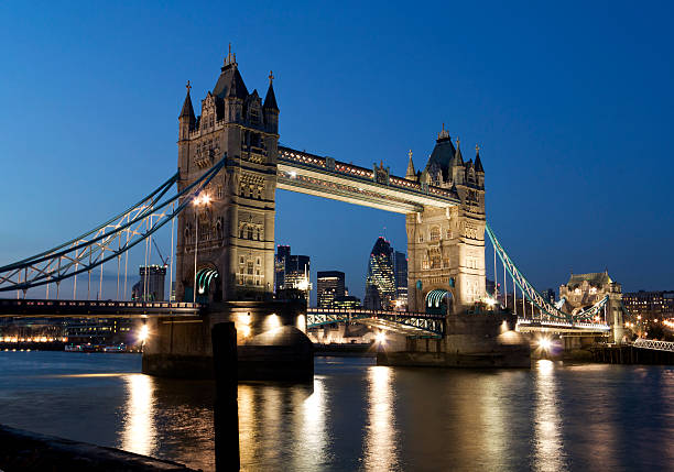 istock London - Tower Bridge at dusk 185271903