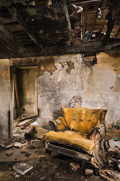 burnt quarto cadeira - burnt furniture chair old - fotografias e filmes do acervo