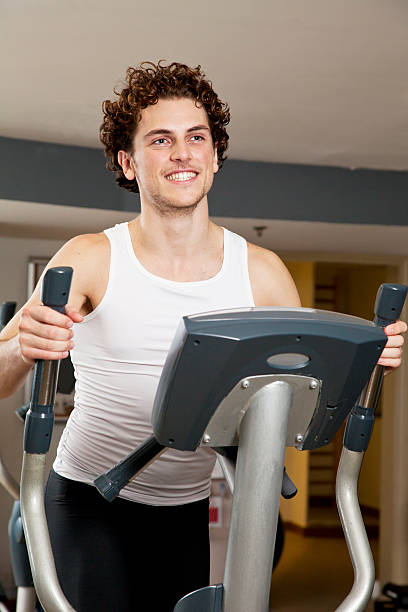 istock Young man working out in the gym 185272794