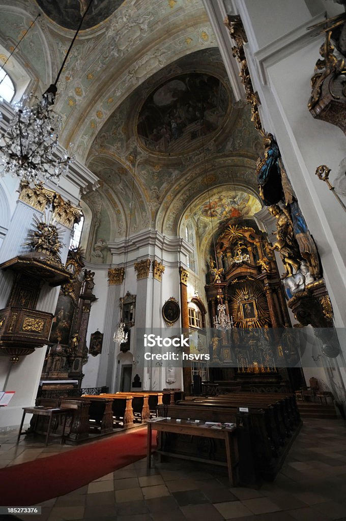 À l'intérieur de l'HDR Église Mariahilf (Vienne) dans 6th district - Photo de Architecture libre de droits