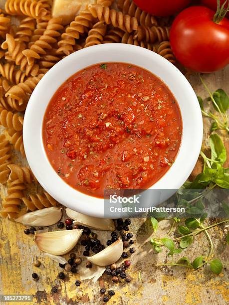 Spaghettisauce Stockfoto und mehr Bilder von Ansicht aus erhöhter Perspektive - Ansicht aus erhöhter Perspektive, Antipasto, Basilikum