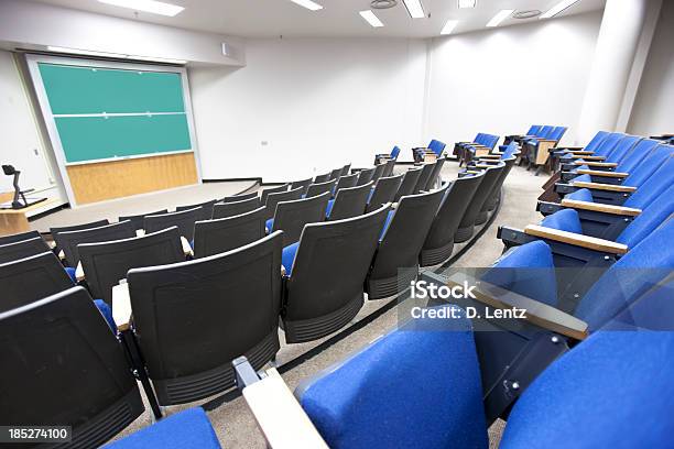 Salón De Disertación Foto de stock y más banco de imágenes de Asiento - Asiento, Auditorio, Aula de conferencias