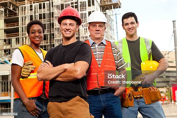 Trabalhador Da Construção Civil - Fotografias de stock e mais imagens de Trabalhador da Construção Civil - Trabalhador da Construção Civil, Grupo de Pessoas, Trabalhador Manual