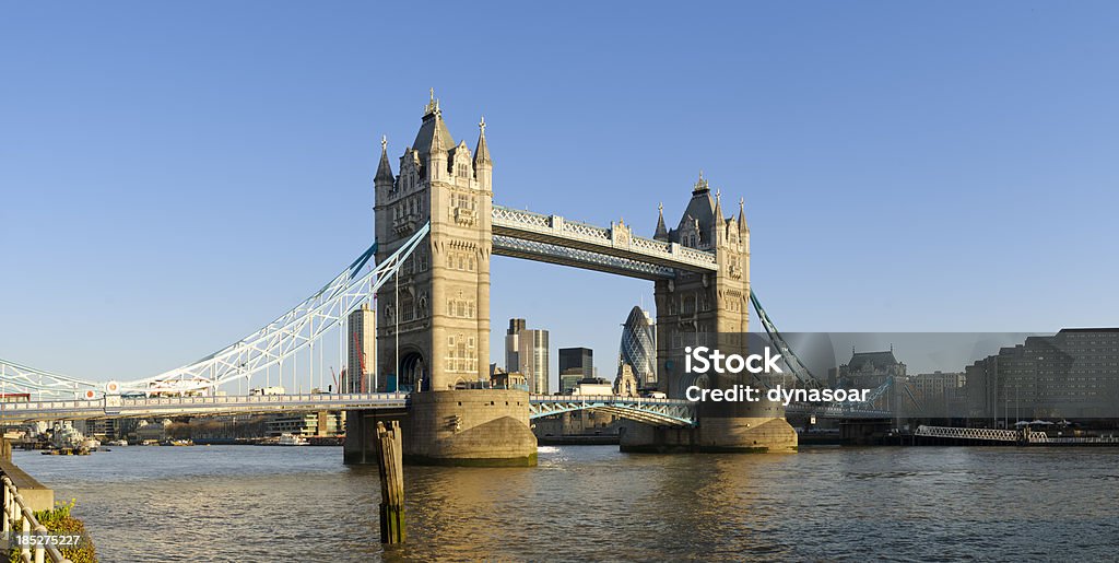 Tower Bridge panorama, wcześnie rano, Londyn - Zbiór zdjęć royalty-free (Anglia)