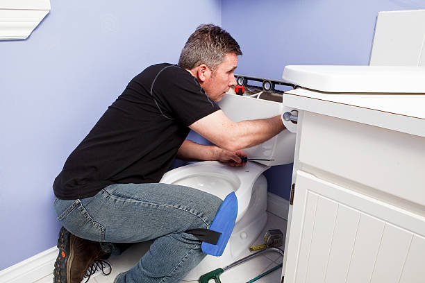 istock Man installing a new toilet. 185275283