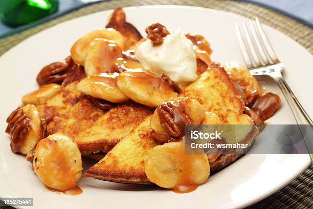 Bananas Foster Torrada Francesa - Fotografias de stock e mais imagens de Torrada Francesa - Torrada Francesa, Banana - Fruto tropical, Caramelo