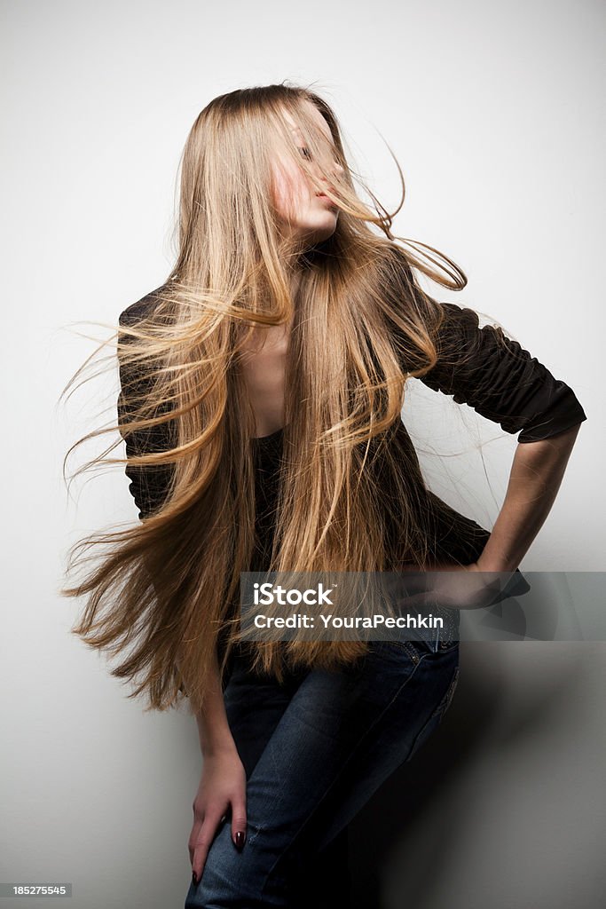 Femme avec les cheveux longs - Photo de Mannequin - Métier libre de droits