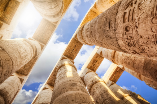Pilares de la gran sala hipóstila del templo de Karnak photo