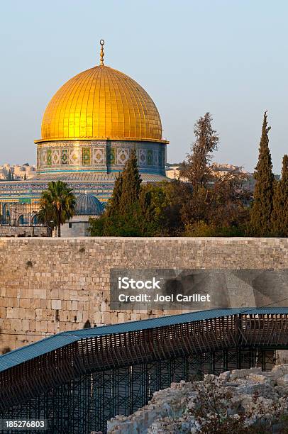 Cúpula Da Rocha E O Muro Ocidental Em Jerusalém - Fotografias de stock e mais imagens de Muro Circundante - Muro Circundante, Parede, Pedra - Material de Construção
