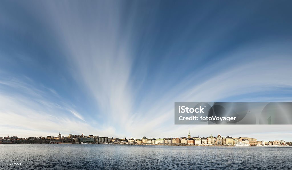 Stockholm waterfront панорама под Большое Небо - Стоковые фото Береговая линия роялти-фри
