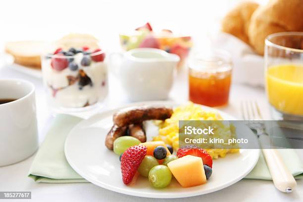 Frühstückstisch Stockfoto und mehr Bilder von Ei - Ei, Frühstück, Joghurt