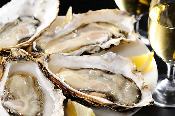 ostrica - pacific oyster foto e immagini stock