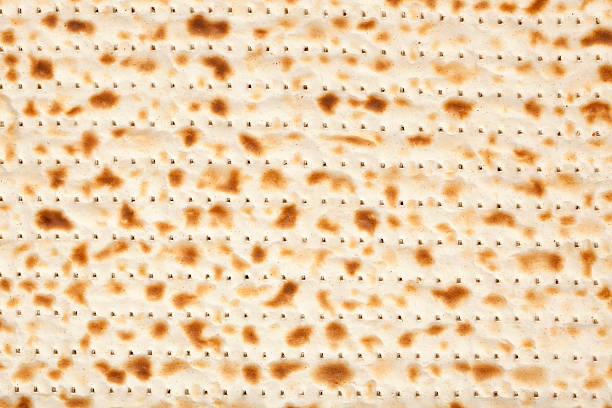 pão matzo ou matzah. - matzo imagens e fotografias de stock