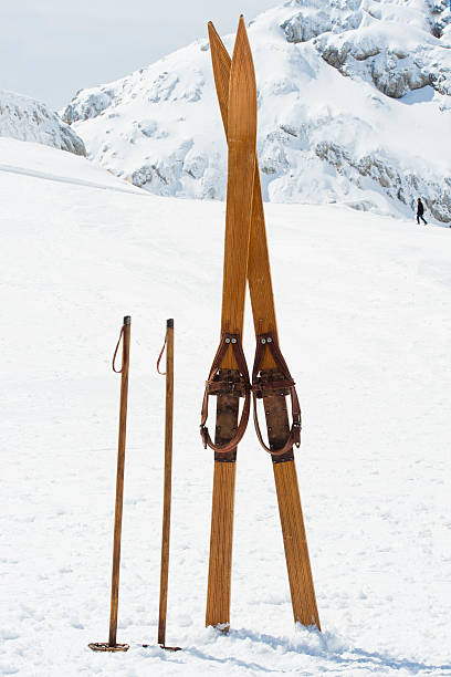 복고풍 스키복 대해 장비를 산 스톡 사진