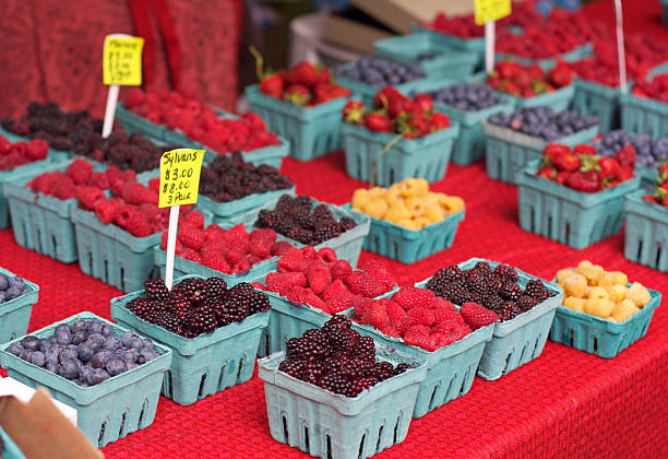 istock farmer's market berries 185278419