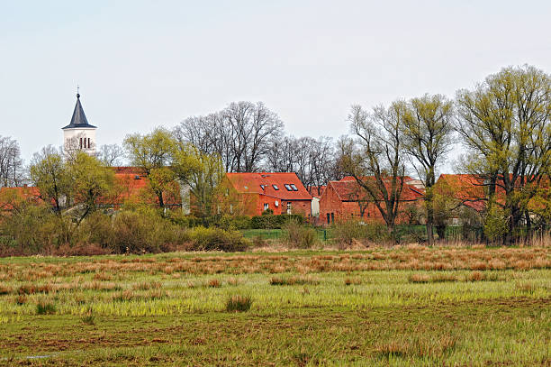 istock Village Warnau on Havel River (Saxnia Anhalt) 185278801