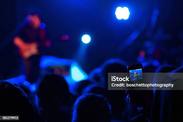 Foto de De Filmagem Concert e mais fotos de stock de Adolescente - Adolescente, Arte, Cultura e Espetáculo, Artista