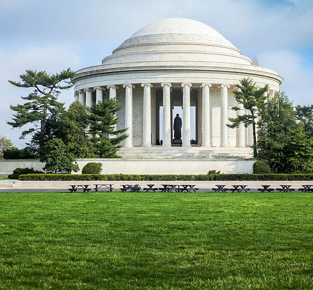 istock Jefferson Memorial with Lush Grass and Picnic Tables 185280051