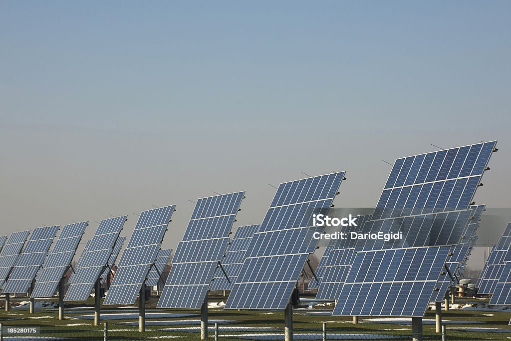 Settore pannelli fotovoltaici - Foto stock royalty-free di Apparecchiatura solare