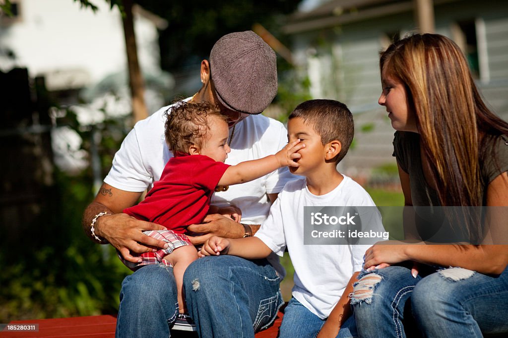 Multirracial familia en día soleado - Foto de stock de Familia libre de derechos