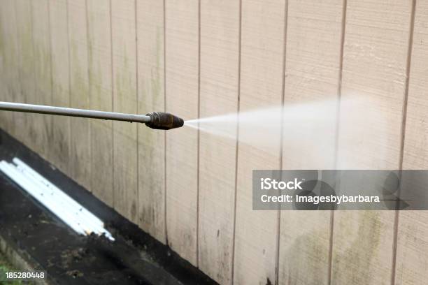 Foto de Lavar e mais fotos de stock de Limpeza a alta pressão - Limpeza a alta pressão, Tapume - Revestimento, Casa