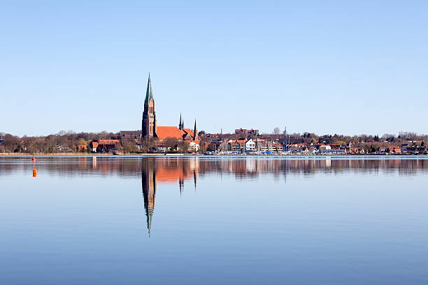 cidade de schleswig no schlei, alemanha - schleswig imagens e fotografias de stock