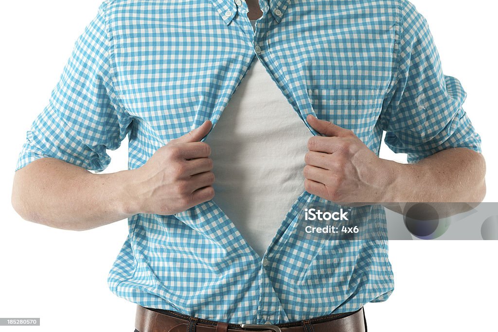 Homme chemise déchirures - Photo de Chemise libre de droits