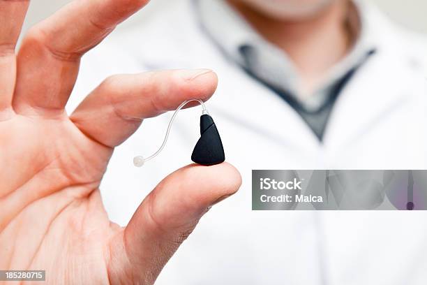 ラス世代の補聴器 - 補聴器のストックフォトや画像を多数ご用意 - 補聴器, 聴覚専門家, 現代的