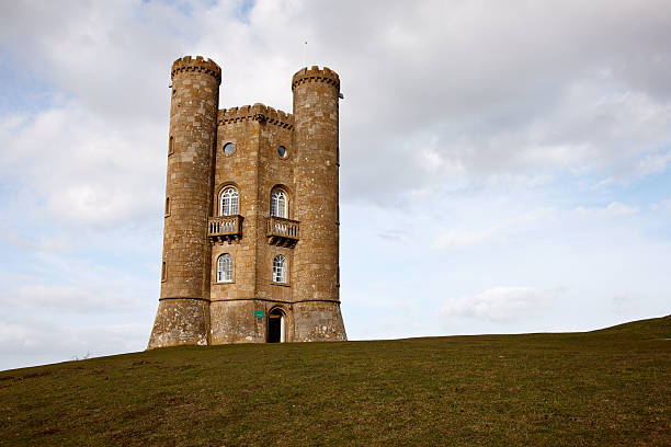 istock Broadway Tower famous Cotswold landmark 185281064