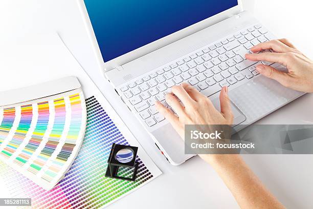 Graphic Designer Stockfoto und mehr Bilder von Druckmaschine - Druckmaschine, Arbeiten, Atelier