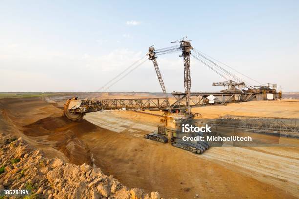 Balde De Rodagigante Excavator No Trabalho - Fotografias de stock e mais imagens de Escavadora com roda de baldes - Escavadora com roda de baldes, Alterações climáticas, Alto - Descrição Física