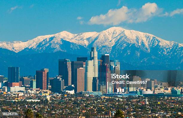 Los Angeles Skyline I Góry San Gabriel - zdjęcia stockowe i więcej obrazów Góry San Gabriel - Góry San Gabriel, Okręg Los Angeles, Góra