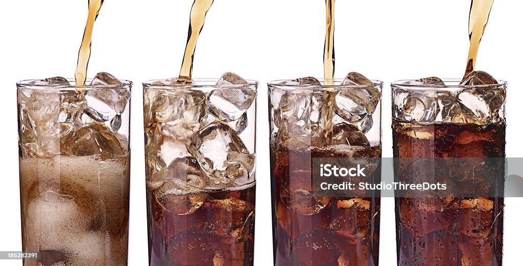 Óculos de refrigerante e gelo - Foto de stock de Refrigerante - Bebida gelada royalty-free